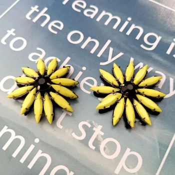 3D Ručné korálkové farba flitrami žltá kvetina mini patch nášivka pre KUTILOV, klobúk, Kabát, Nohavice Taška Brošňa Broche